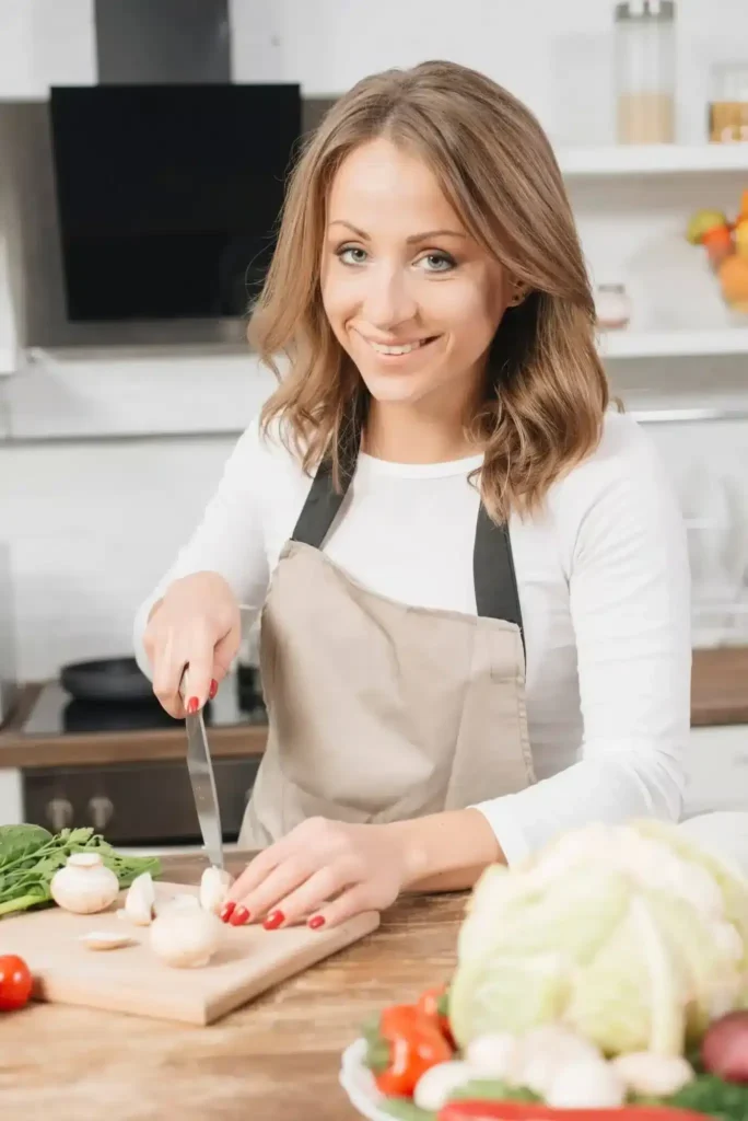 About Us 1 Lara, founder of DelishDose – Expert in quick and easy healthy recipes